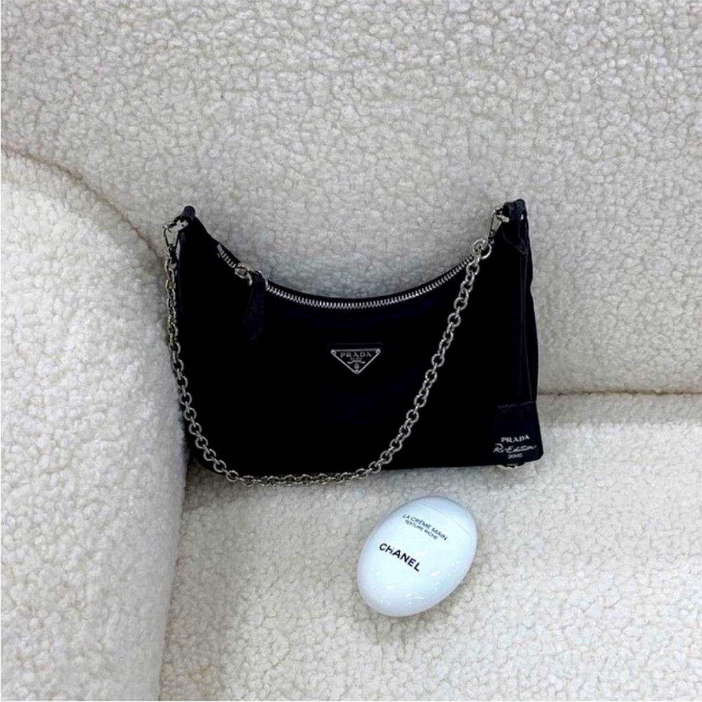 Authentic Prada Re-edition 2005 🌹FINAL PRICE🌹